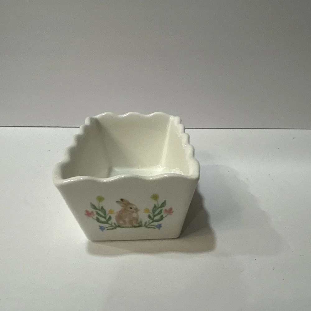Park Chateau White Ceramic Rabbit Floral Dish, Microwave & Dishwasher Safe